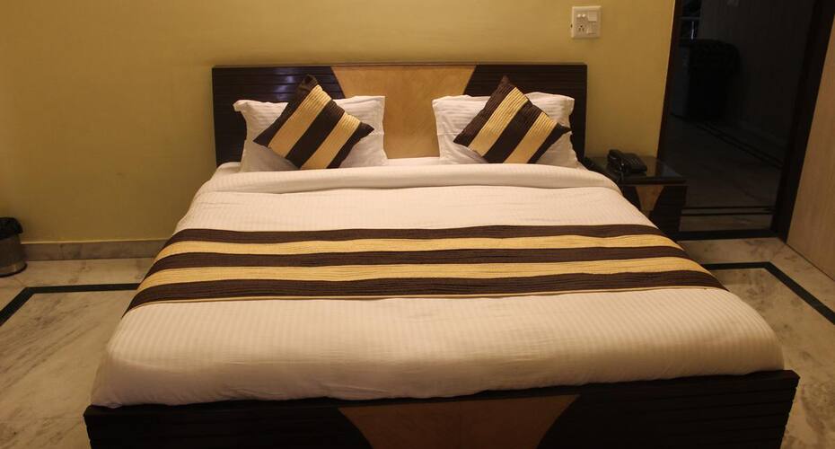 Rajdeep Villa Sector 12, Noida 4
